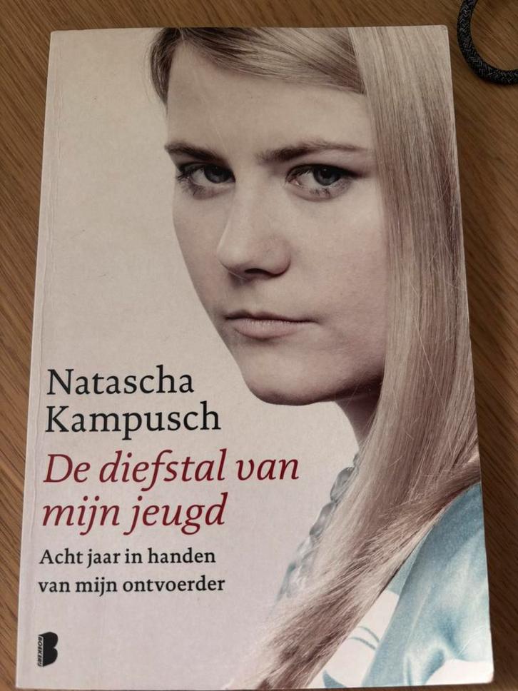 Natascha Kampusch - Diefstal van mijn jeugd, Boeken, Overige Boeken, Zo goed als nieuw, Ophalen of Verzenden