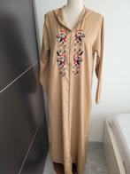 Beige Djellaba met Borduurwerk - Maat M, Kleding | Dames, Jurken, Maat 38/40 (M), Beige, Ophalen of Verzenden, Onder de knie