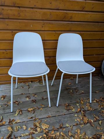 Witte eetkamerstoelen met grijze bekleding beschikbaar voor biedingen