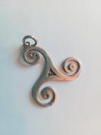 Triskelon hanger (zilver), Sieraden, Tassen en Uiterlijk, Piercings, Ophalen of Verzenden, Zo goed als nieuw, Staal, Oor- of Traguspiercing