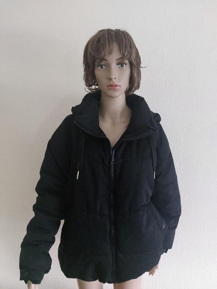 Warme nog zeer nette zwarte winterjas, Kleding | Dames, Jassen | Winter, Zo goed als nieuw, Maat 38/40 (M), Zwart, Ophalen of Verzenden