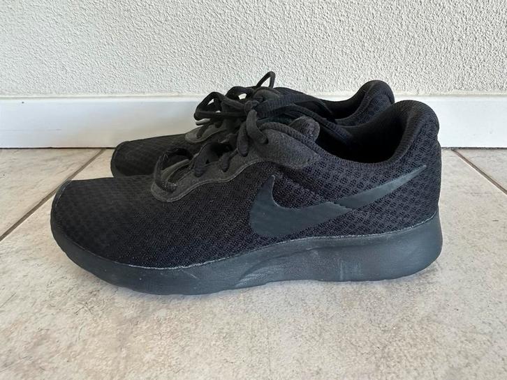Nike sneakers  US 6.5 euro 37.5 cm 23.5  zwart stretch, Kleding | Dames, Schoenen, Zo goed als nieuw, Sneakers of Gympen, Zwart