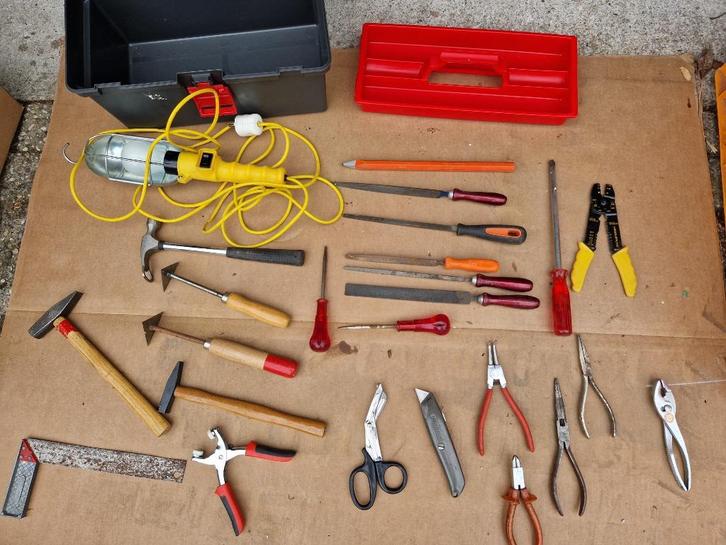 Koffer met gereedschap, diverse nuttige dingen, Huis en Inrichting, Woonaccessoires | Overige, Zo goed als nieuw, Ophalen of Verzenden