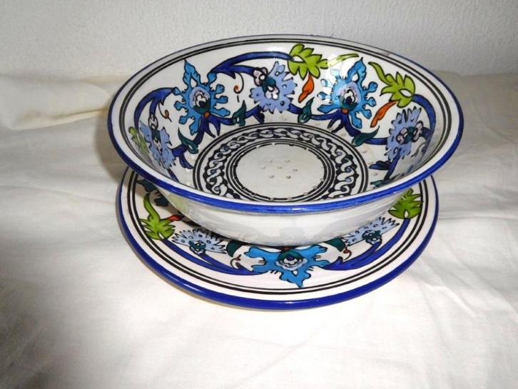 Vintage Fruitschaal met gaatjes en bord, Fruittest in, Huis en Inrichting, Woonaccessoires | Schalen en Manden, Gebruikt, Schaal
