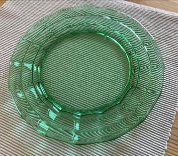 Groen glazen bord persglas art deco beschikbaar voor biedingen