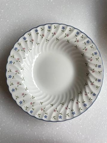 8 bordjes Johnson brothers Melody servies vintage bloem 1980 beschikbaar voor biedingen