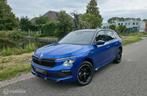 Skoda Kamiq 1.5 TSI ACT Monte Carlo / Pano / Carplay / Trekh, Auto's, Zwart, 150 pk, Blauw, Leder en Stof