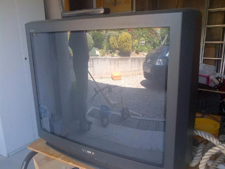 GEZOCHT: Sony Trinitron KV-29X5D of KV-25X5D, Antiek en Kunst, Antiek | Tv's en Audio, Ophalen of Verzenden