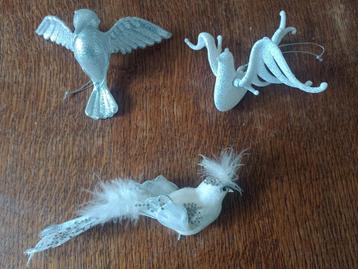 Zilver en wit gekleurde kerstversiering - vogeltje beschikbaar voor biedingen