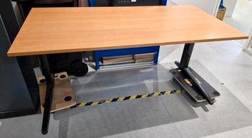 Mooie werktafel / buro / bureau merk: Ahrend 80 x 160 beschikbaar voor biedingen