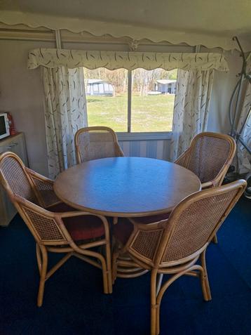 9 delig rotan vintage look huiskamer- eethoek meubilair  beschikbaar voor biedingen