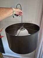 Zwarte hanglamp met glazen bol, Huis en Inrichting, Lampen | Hanglampen, Ophalen, Zo goed als nieuw, Glas, Minder dan 50 cm