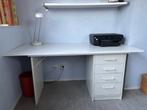 Bureau met 4 laden. 120 cm breed, 60 cm diep en 68 cm hoog., Ophalen, Zo goed als nieuw, Bureau