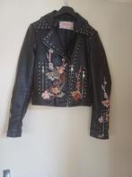 Lederlook jasje met geborduurde bloemen. Maat 38, Ophalen of Verzenden, Zo goed als nieuw, Maat 38/40 (M), Zwart