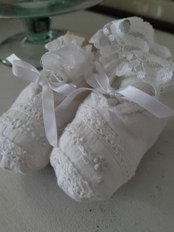 zeer oude stoffen babyschoentjes foto 1 t/m 5 beschikbaar voor biedingen