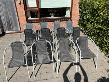 12 stapelbare Tuinstoelen / bistrostoelen in 3 kleuren beschikbaar voor biedingen