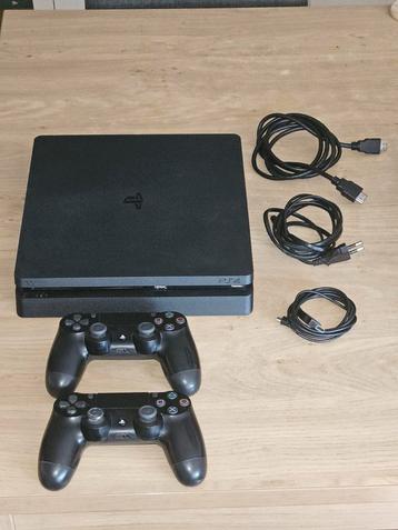Zeer nette PlayStation 4 inclusief 2 controllers beschikbaar voor biedingen