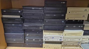 Diverse IDE CD- en DVD Drives beschikbaar voor biedingen