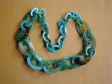 HALSKETTING KUNSTSTOF ITALIAANS 90 cm MODE SIERAAD VINTAGE beschikbaar voor biedingen