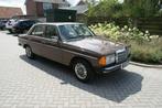 Mercedes Benz 200 W123 1977, Auto's, Oldtimers, 94 pk, Achterwielaandrijving, Beige, Bruin