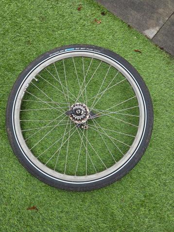 Schwalbe fietsband maat 28 x 200  met achterwiel beschikbaar voor biedingen