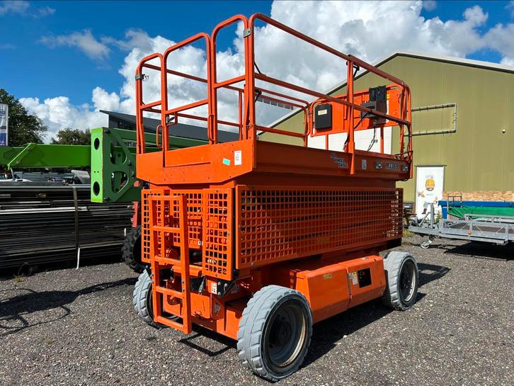 Nette JLG M3369 hybride 12 meter ruwterrein schaar bj 2015, Zakelijke goederen, Machines en Bouw | Liften, Steigers en Ladders
