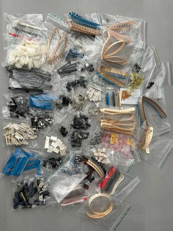 Partij THT componenten: diodes, caps, leds, elco,connectoren beschikbaar voor biedingen