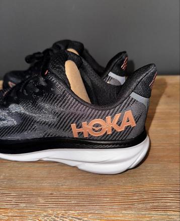 Hoka Clifton 9 nieuw beschikbaar voor biedingen