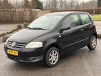 Volkswagen Fox 1.2 40KW 2007 Zwart / AIRCO / NW APK, Voorwielaandrijving, Stof, 4 stoelen, 1198 cc