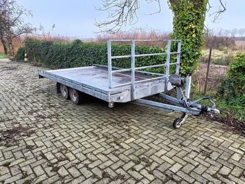 Auto ambulance/ aanhanger beschikbaar voor biedingen