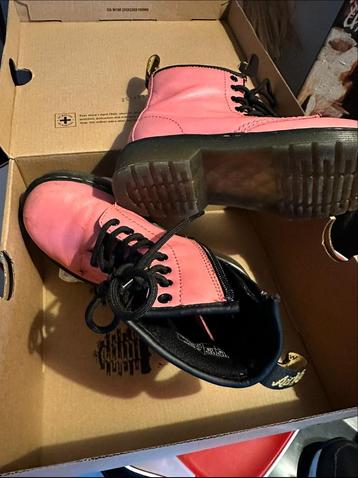DR Martens Roze Maat 30 beschikbaar voor biedingen