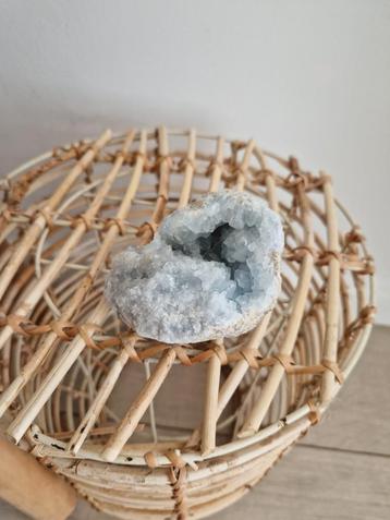 Celestien cluster blauw edelsteen mineraal  beschikbaar voor biedingen