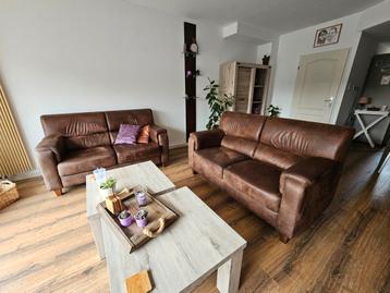 2 x 2-zits bruine banken, apart mag ook T.E.A.B beschikbaar voor biedingen