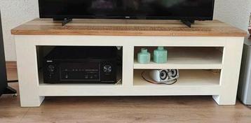 Massief houten tv-meubel beschikbaar voor biedingen