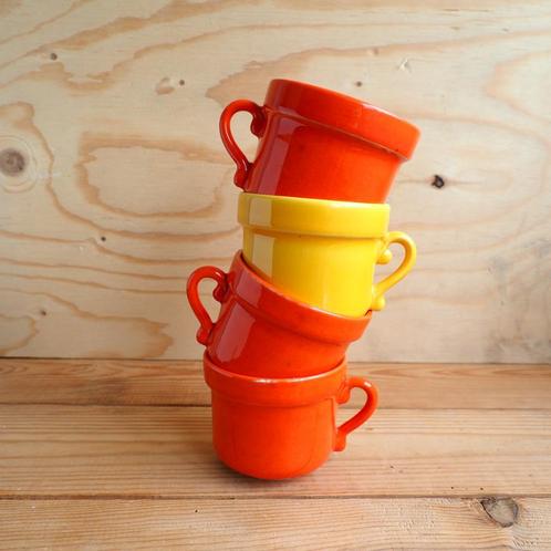 Huizen Holland Driehoek Laren set losse kopjes geel oranje, Huis en Inrichting, Keuken | Servies, Zo goed als nieuw, Kop(pen) en/of Schotel(s)