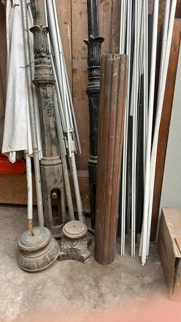 Houten staander - sier staander beschikbaar voor biedingen