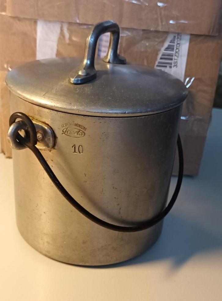Aluminium ORIGINELE Pot met deksel en handvat, Huis en Inrichting, Keuken | Potten en Pannen, Gebruikt, Pot, Bus of Blik, Aluminium