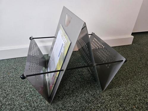 Design krantenbak/lectuurbak, Huis en Inrichting, Woonaccessoires | Krantenbakken en Lectuurbakken, Gebruikt, Ophalen