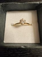 Prachtige 18 karaat ring, Ophalen of Verzenden, Zo goed als nieuw, 17 tot 18, Dame