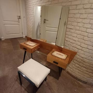 Kaptafel met bankje - Vintage Stijl beschikbaar voor biedingen