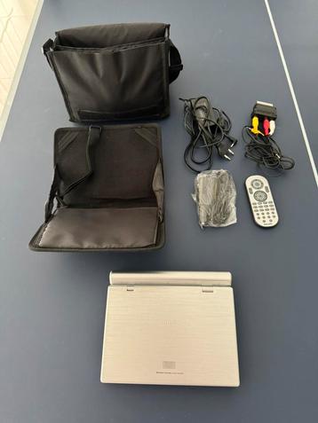 BINNENKORT Philips portable dvd speler voor in auto met tas beschikbaar voor biedingen