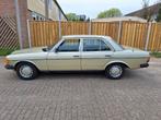 Mercedes-Benz E Klasse C200 1982  zilver distel Groen, Auto's, Achterwielaandrijving, 4 cilinders, Leder en Stof, Handgeschakeld