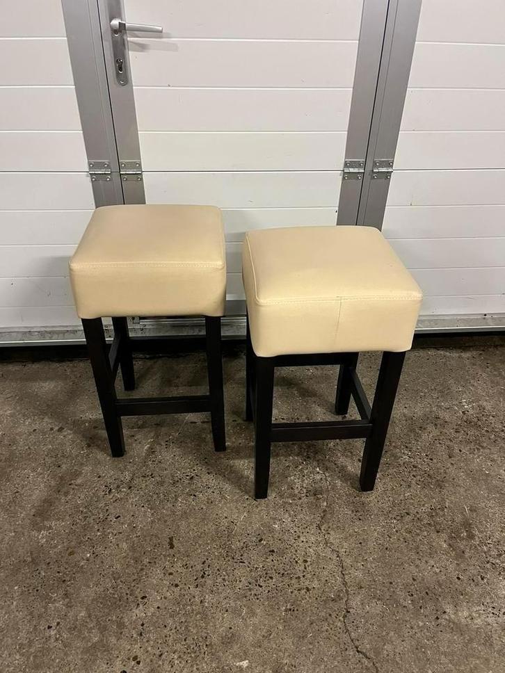 4 stuks leuke krukken kookeiland 65 cm zithoogte, Huis en Inrichting, Barkrukken, Zo goed als nieuw, 60 tot 90 cm, Hout, 5 krukken of meer