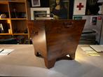 Vintage tafel/kist 50x50x47 cm, Huis en Inrichting, Woonaccessoires | Krantenbakken en Lectuurbakken, Ophalen, Zo goed als nieuw