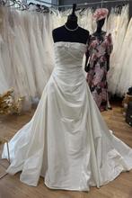 Nieuwe trouwjurk showmodel, Kleding | Dames, Trouwkleding en Trouwaccessoires, Ophalen of Verzenden, Zo goed als nieuw, Wit, Trouwjurk