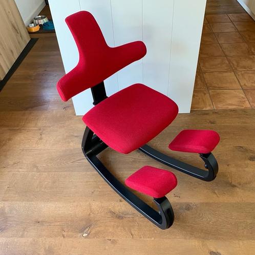 Thatsit Varier kniestoel met rugleuning, Huis en Inrichting, Bureaustoelen, Gebruikt, Bureaustoel, Rood, Ergonomisch, Ophalen