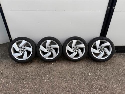 VW Golf GTI/GTD/GTE Velgen + Banden 225/45/17 zeer netjes, Auto-onderdelen, Banden en Velgen, Banden en Velgen, Zomerbanden, 17 inch