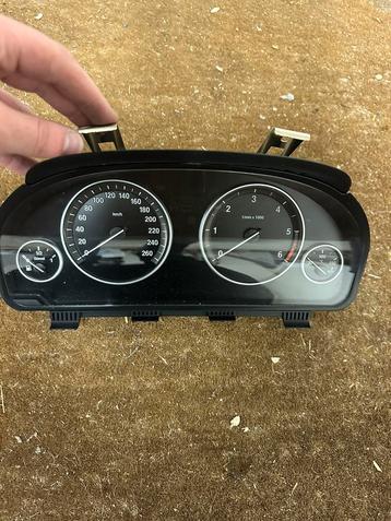 BMW F10 520D snelheidsmeter  beschikbaar voor biedingen