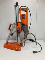 Husqvarna DM 220 diamantboormachine met statief, Doe-het-zelf en Verbouw, Gereedschap | Boormachines, Ophalen of Verzenden, H