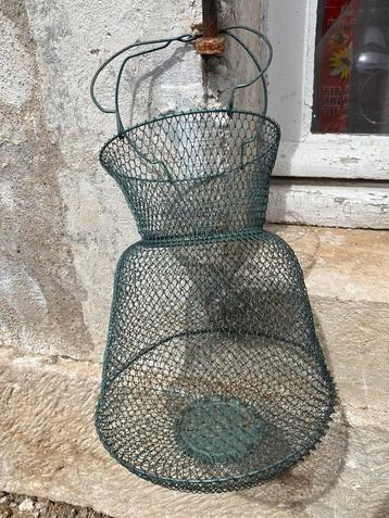 Brocante, vintage groen metalen visnet/leefnet rond beschikbaar voor biedingen
